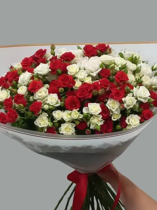 21 кустовая роза: доставка цветов в Сочи