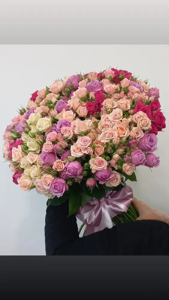 Букет из 75 кустовых роз | Доставка цветов в Сочи