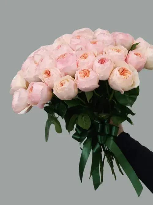Букет из 35 пионовидных роз с доставкой в Сочи