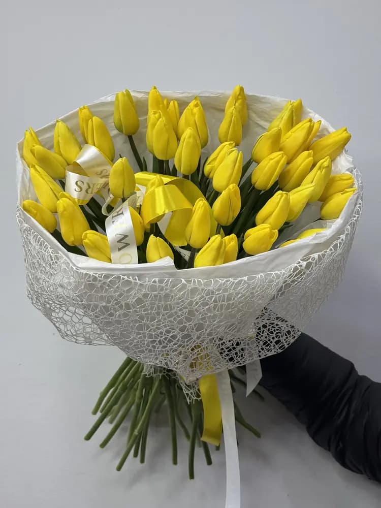 Букет из 35 желтых тюльпанов с доставкой в Сочи