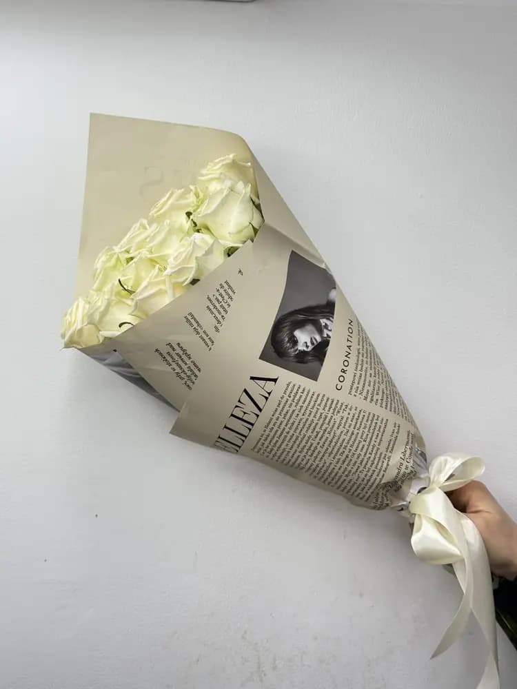 Букет из 11 белых роз с доставкой по Сочи