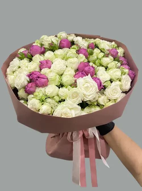 Букет из 21 пионовидной розы — доставка цветов Сочи