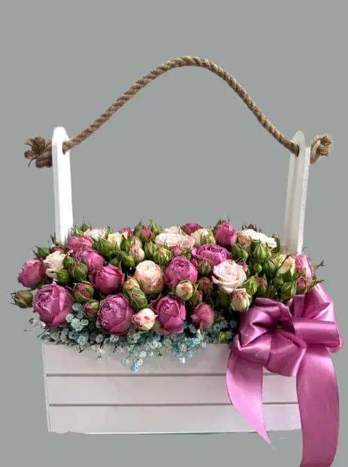 Кашпо с кустовыми розами | Доставка цветов в Сочи