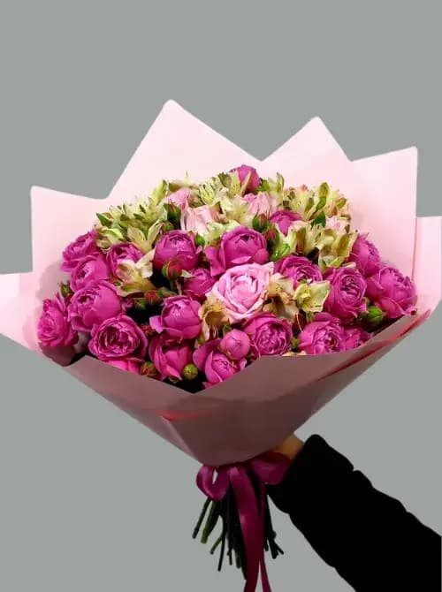 Пионовидные розы и 9 альстромерия| Купить в Сочи