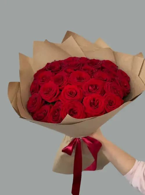 Букет из красных роз с доставкой в Сочи