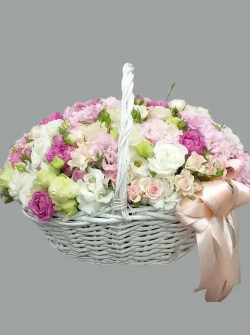 Эустома и пионовидные розы с доставкой в Сочи