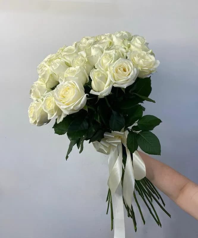 «Белоснежная Элегия — букет из 25 белых роз»