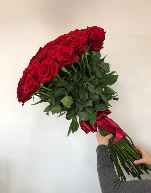 «Алая Классика: Букет из 25 красных роз»