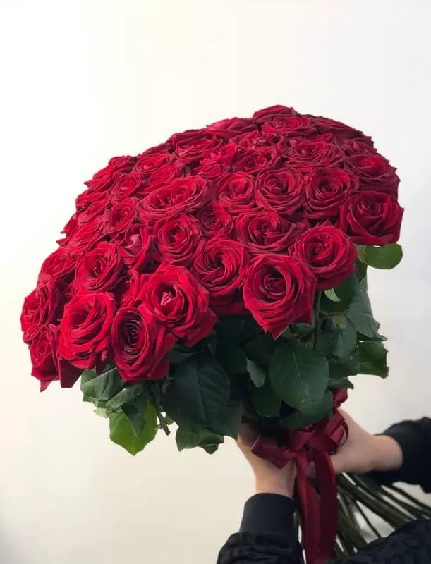 Королевский букет из 51 красной розы