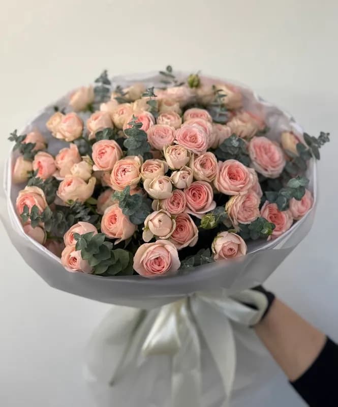 Букет из 29 кремовых пионовидных роз