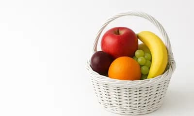 Корзины с фруктами